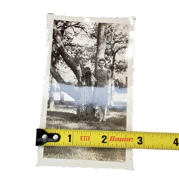 Vtg Pretty Lady Posing Near Tree Original Monochrome Photography Found Snapshot - Picture 3 of 4